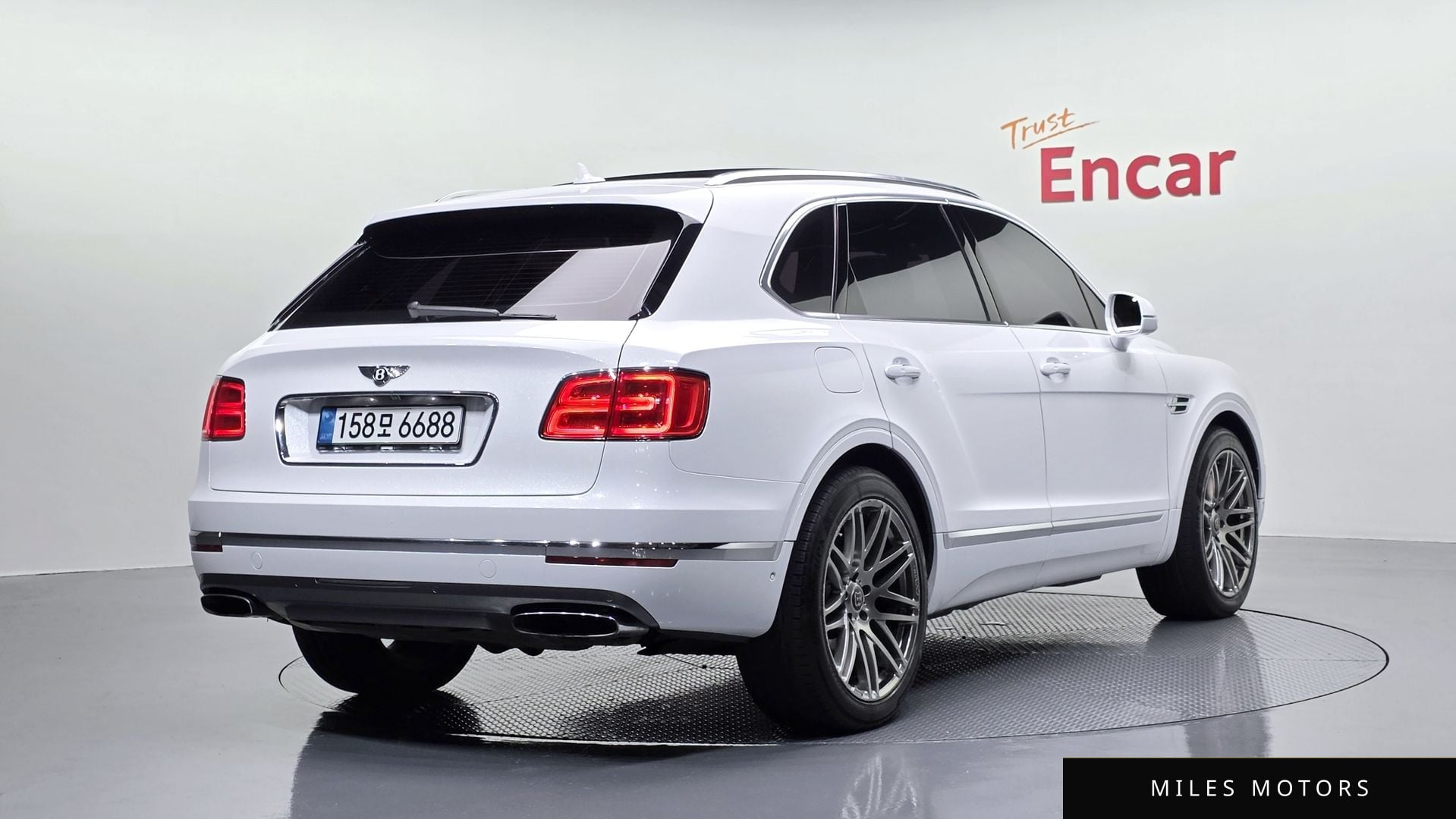 Bentley Bentayga 2018 — миниатюра 2