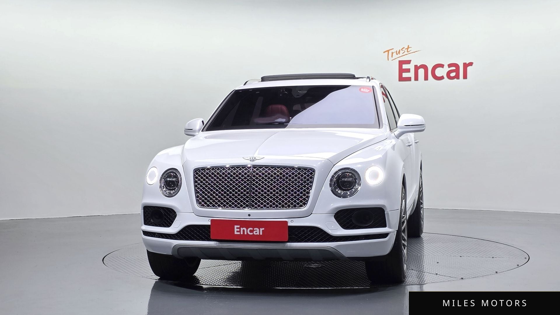 Bentley Bentayga 2018 — миниатюра 3