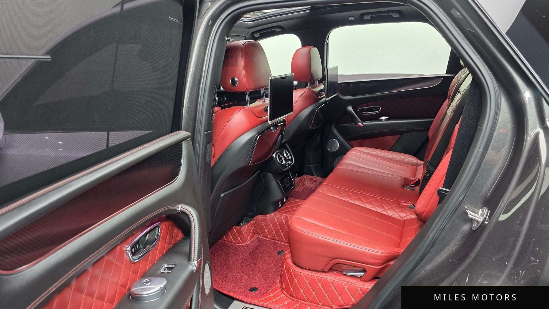 Bentley Bentayga 2018 — миниатюра 12
