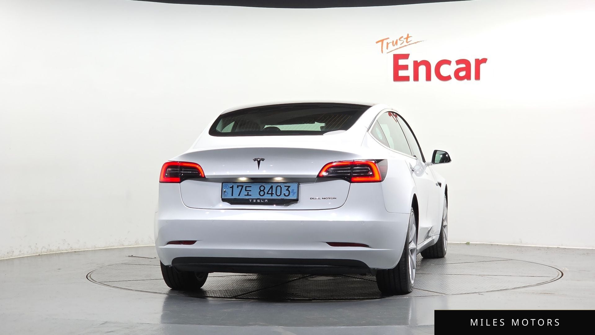 Tesla Model 3 2020 — миниатюра 3