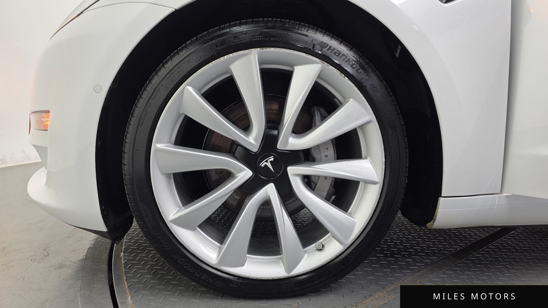 Tesla Model 3 2020 — миниатюра 4