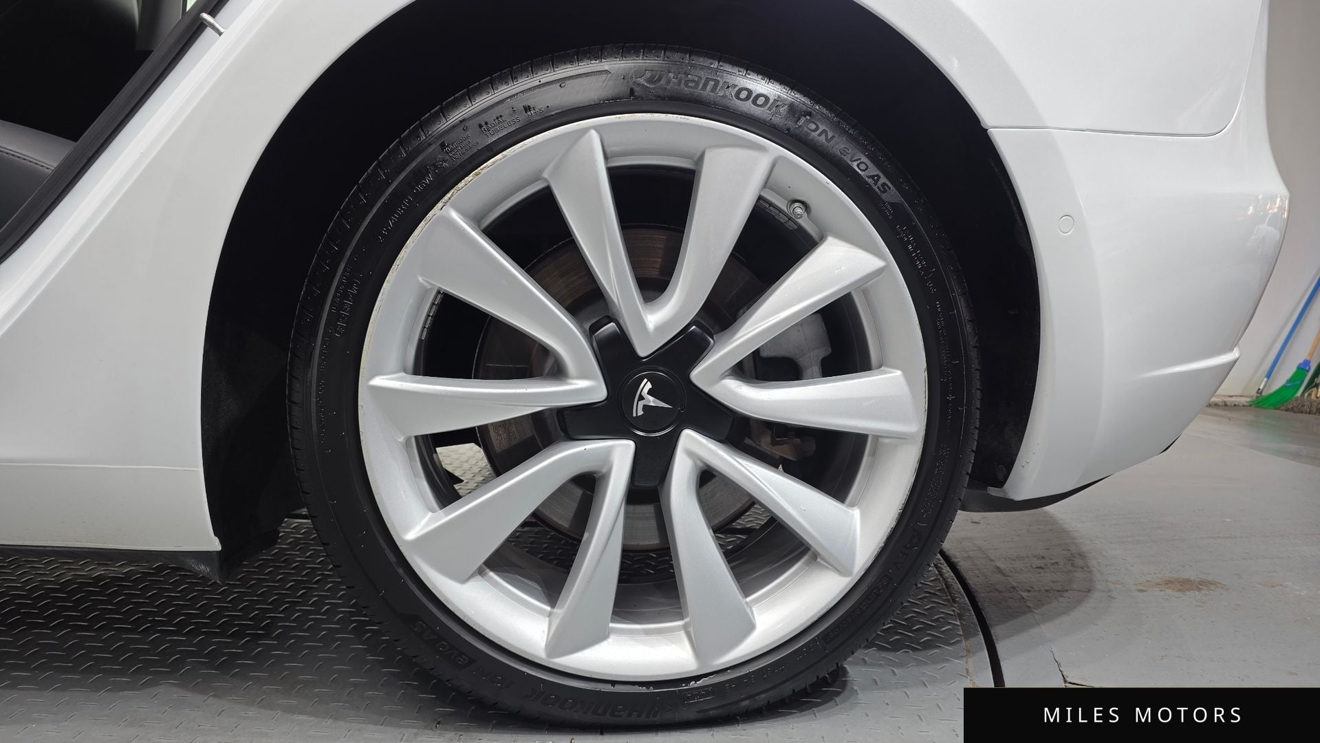Tesla Model 3 2020 — миниатюра 6