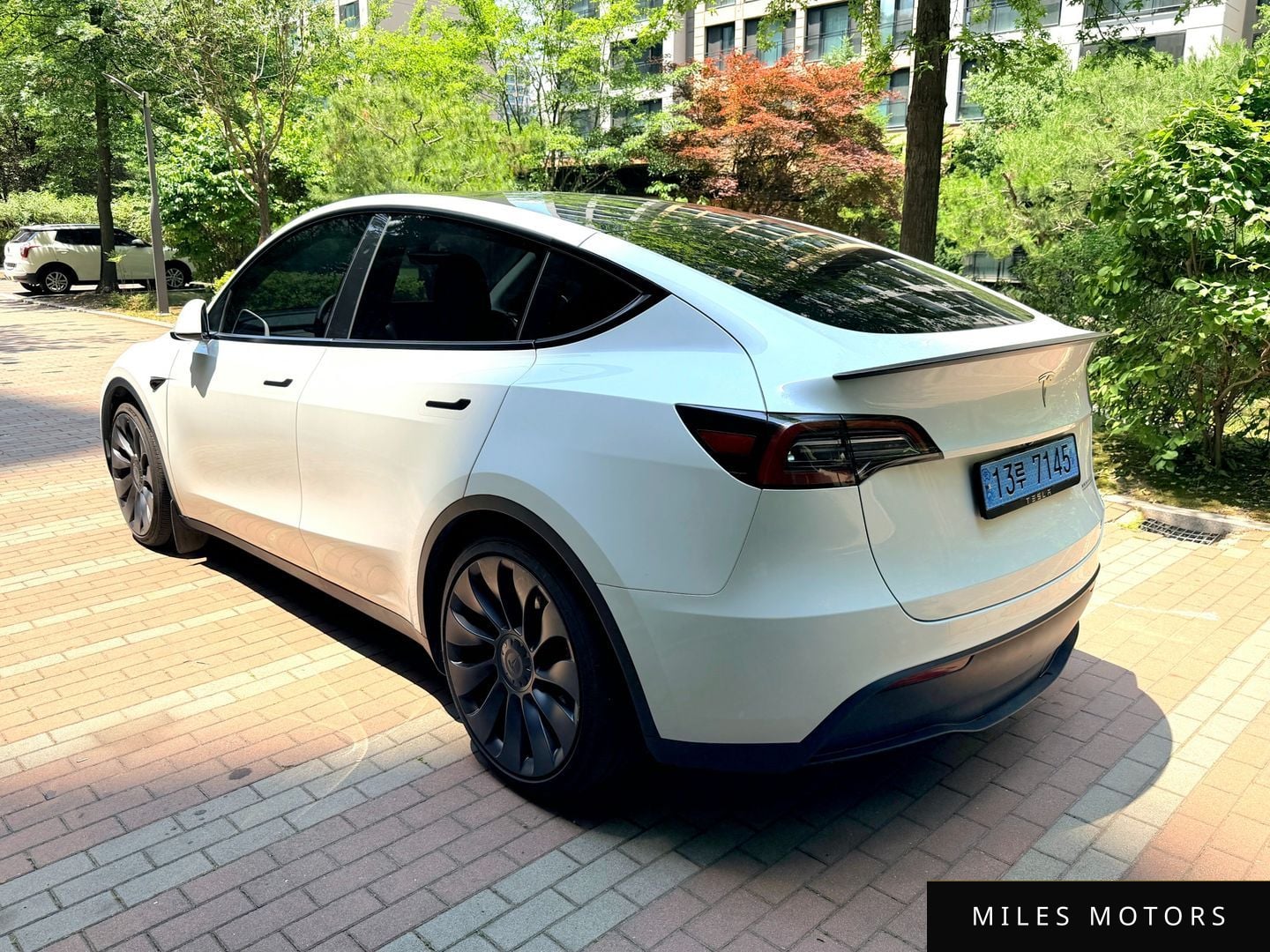 Tesla Model Y 2024 — миниатюра 3