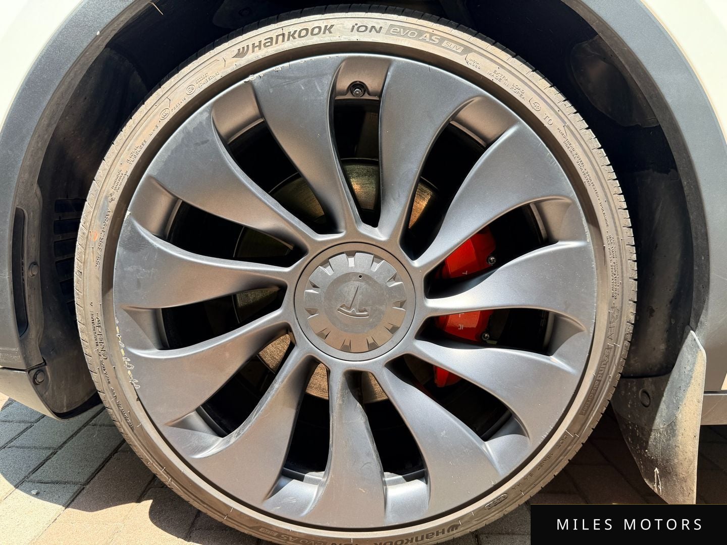 Tesla Model Y 2024 — миниатюра 6
