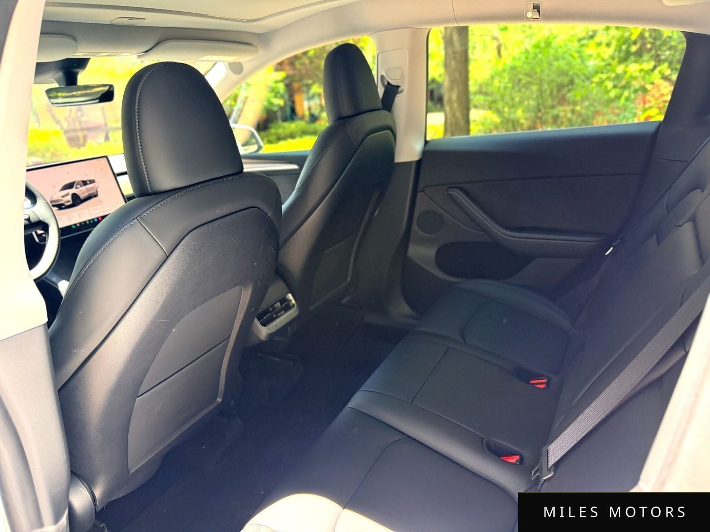 Tesla Model Y 2024 — миниатюра 8