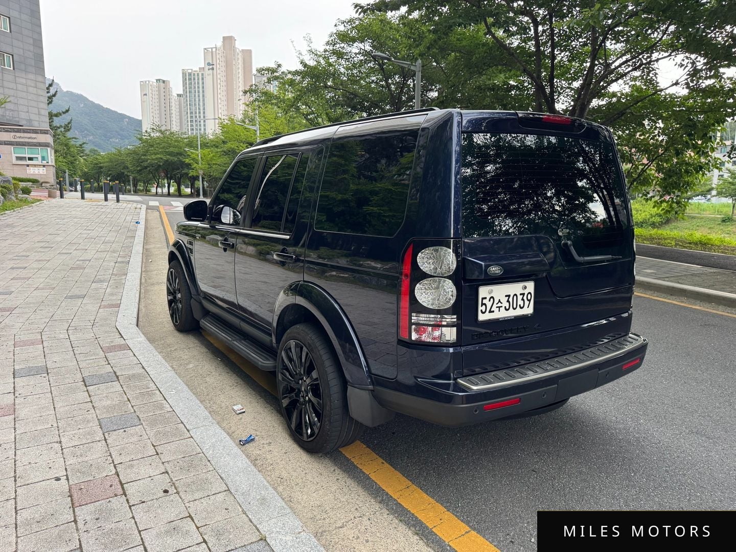 Land Rover Discovery 2016 — миниатюра 3