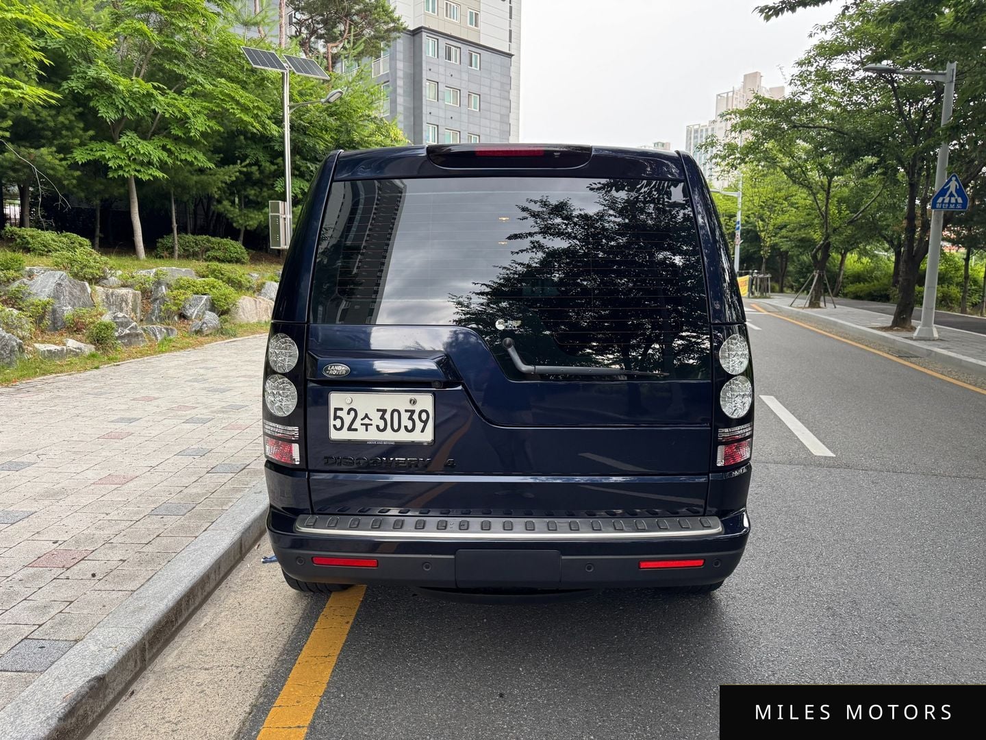 Land Rover Discovery 2016 — миниатюра 8