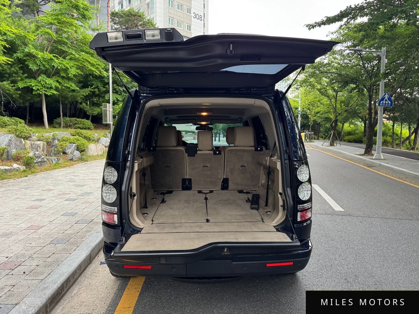 Land Rover Discovery 2016 — миниатюра 9