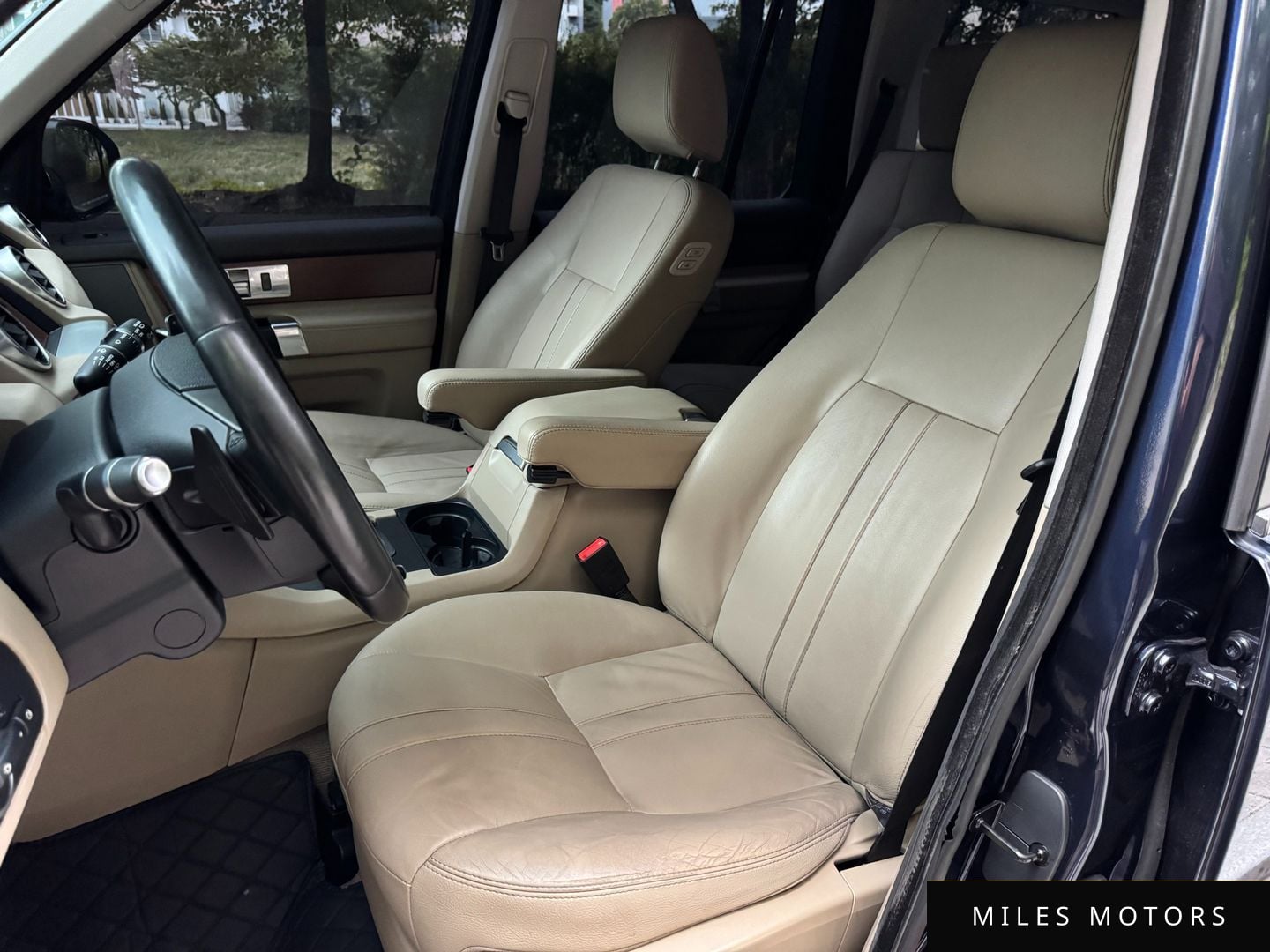 Land Rover Discovery 2016 — миниатюра 10