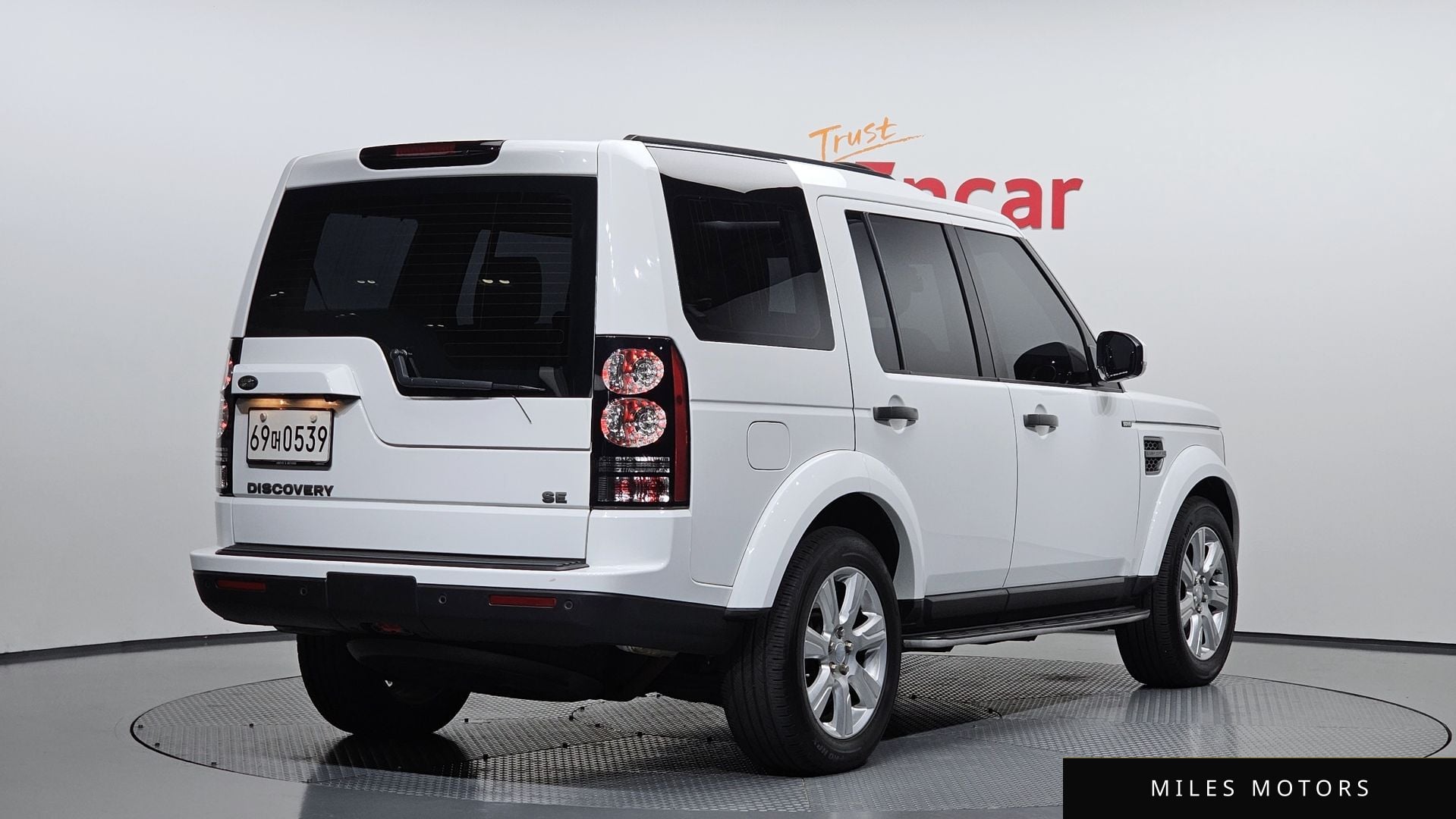 Land Rover Discovery 2016 — миниатюра 2