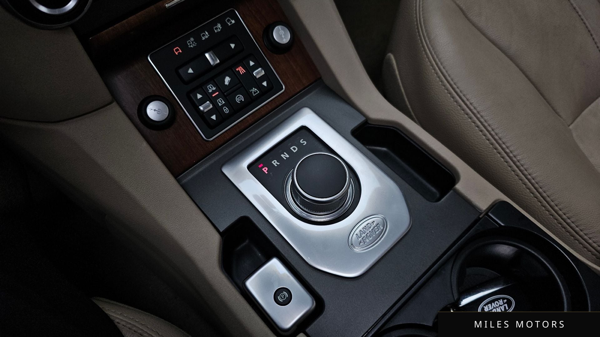 Land Rover Discovery 2016 — миниатюра 9
