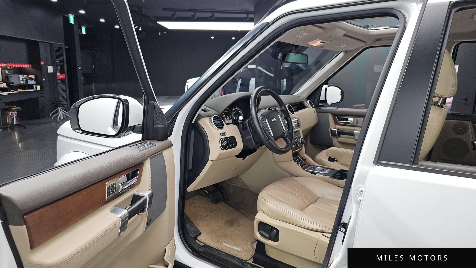 Land Rover Discovery 2016 — миниатюра 10