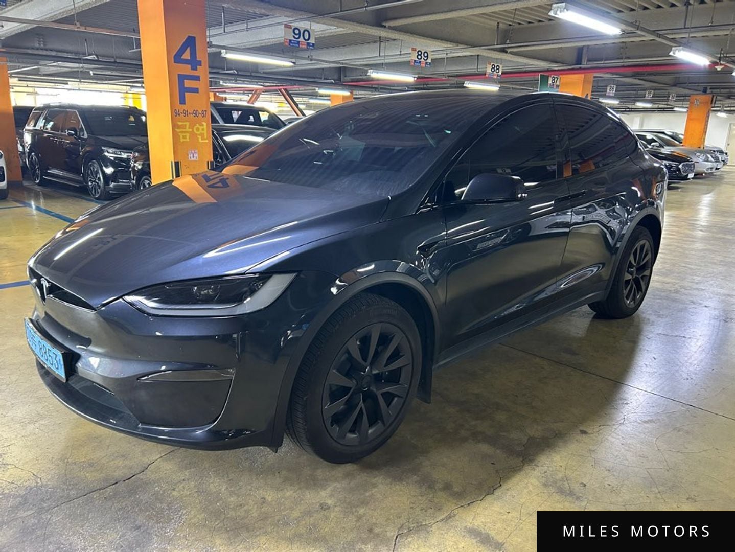 Tesla Model X 2024 — миниатюра 2