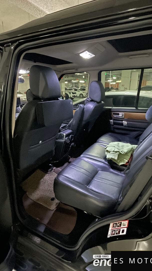 Land Rover Discovery 2014 — миниатюра 9