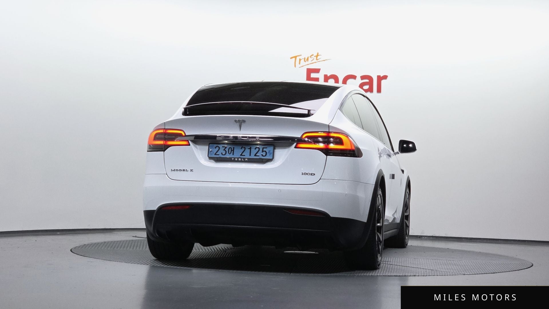 Tesla Model X 2018 — миниатюра 4