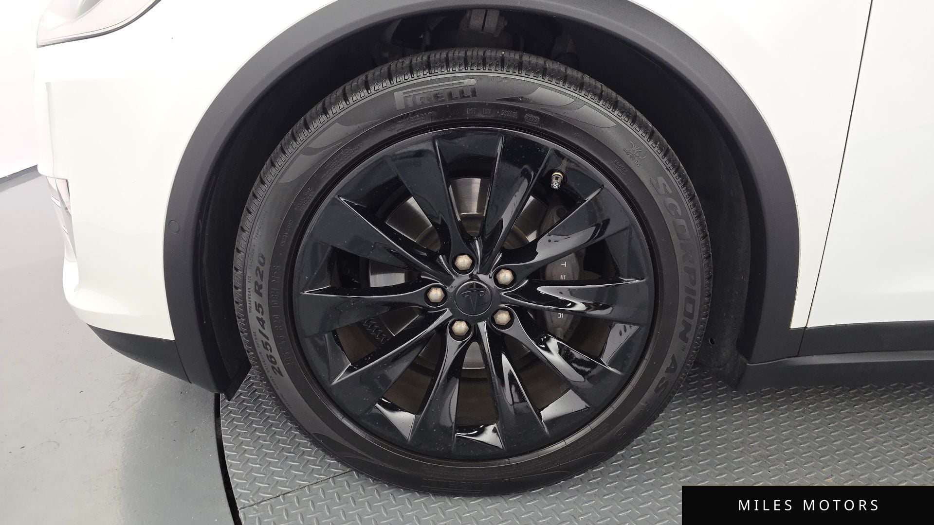 Tesla Model X 2018 — миниатюра 5