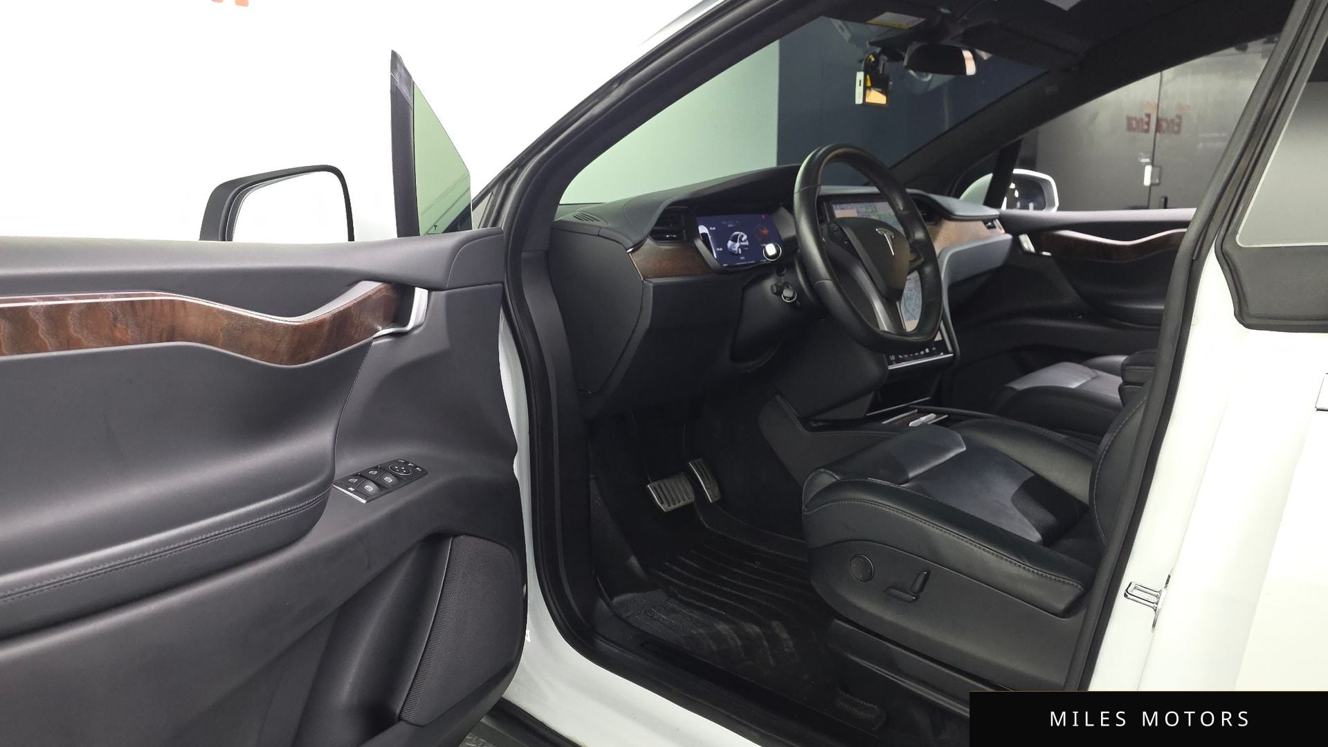 Tesla Model X 2018 — миниатюра 10