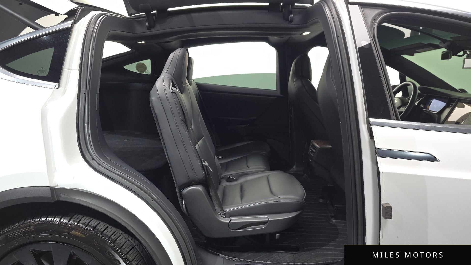 Tesla Model X 2018 — миниатюра 12
