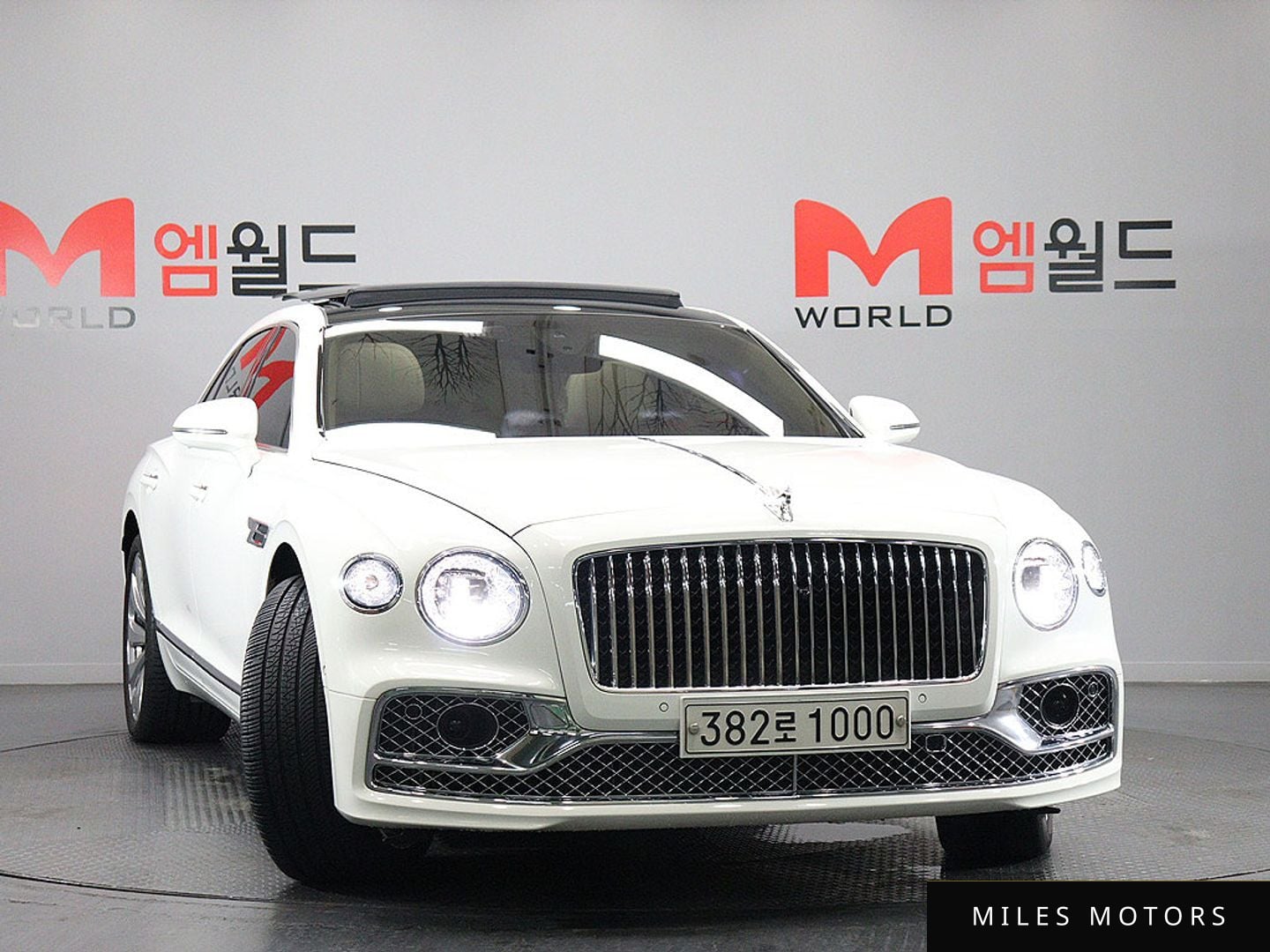 Bentley Flying Spur 2021 — миниатюра 2