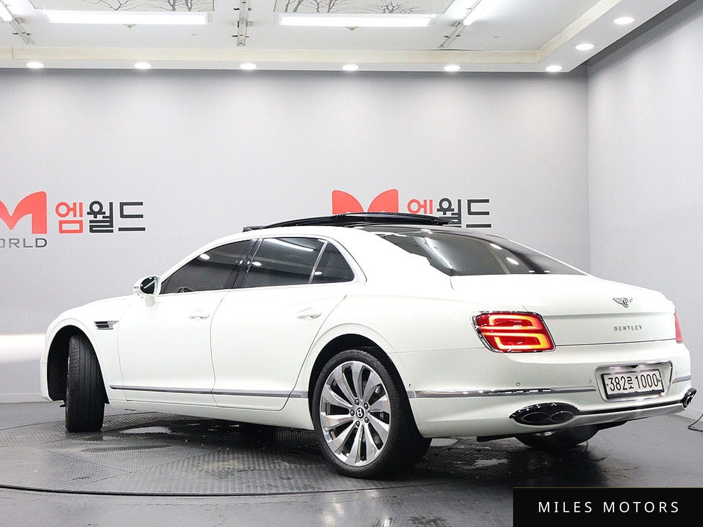 Bentley Flying Spur 2021 — миниатюра 3