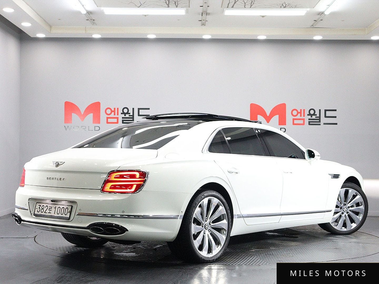 Bentley Flying Spur 2021 — миниатюра 4