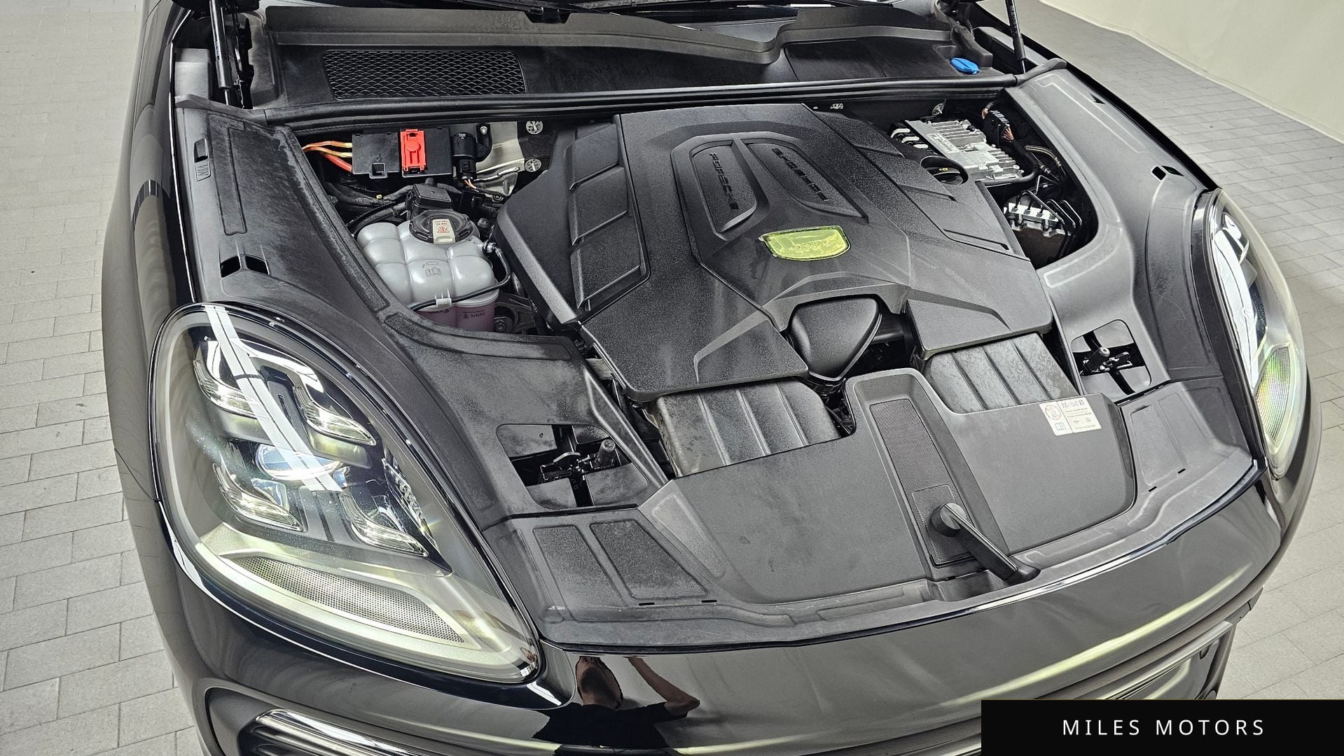 Porsche Cayenne 2023 — миниатюра 6