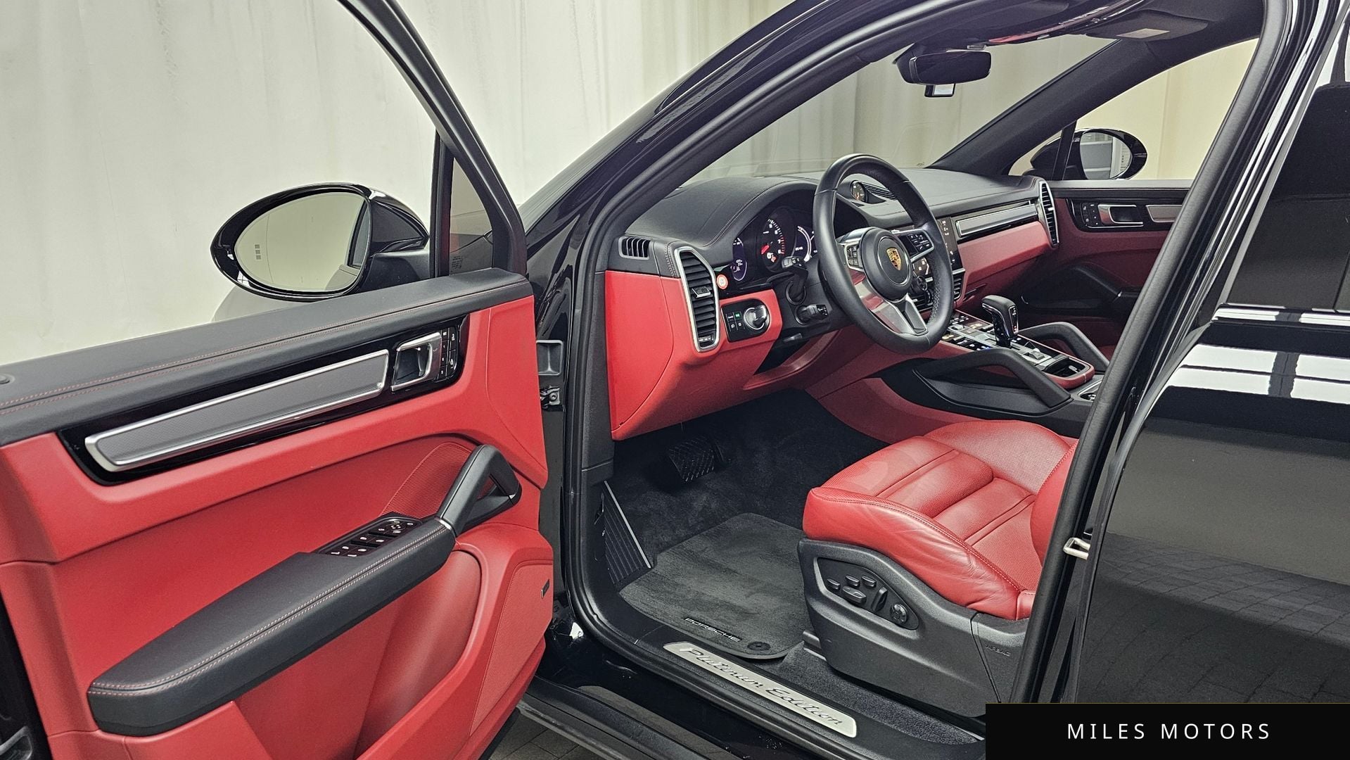 Porsche Cayenne 2023 — миниатюра 10