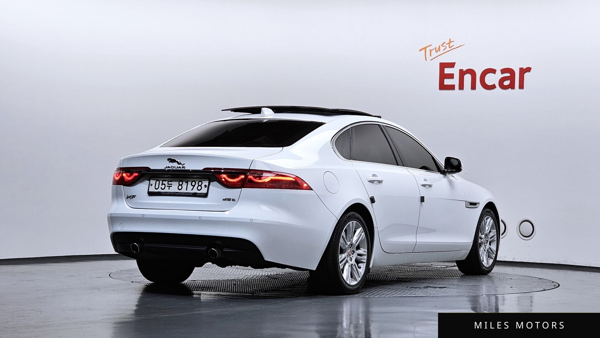 Jaguar XF (X260) 2016 — миниатюра 2