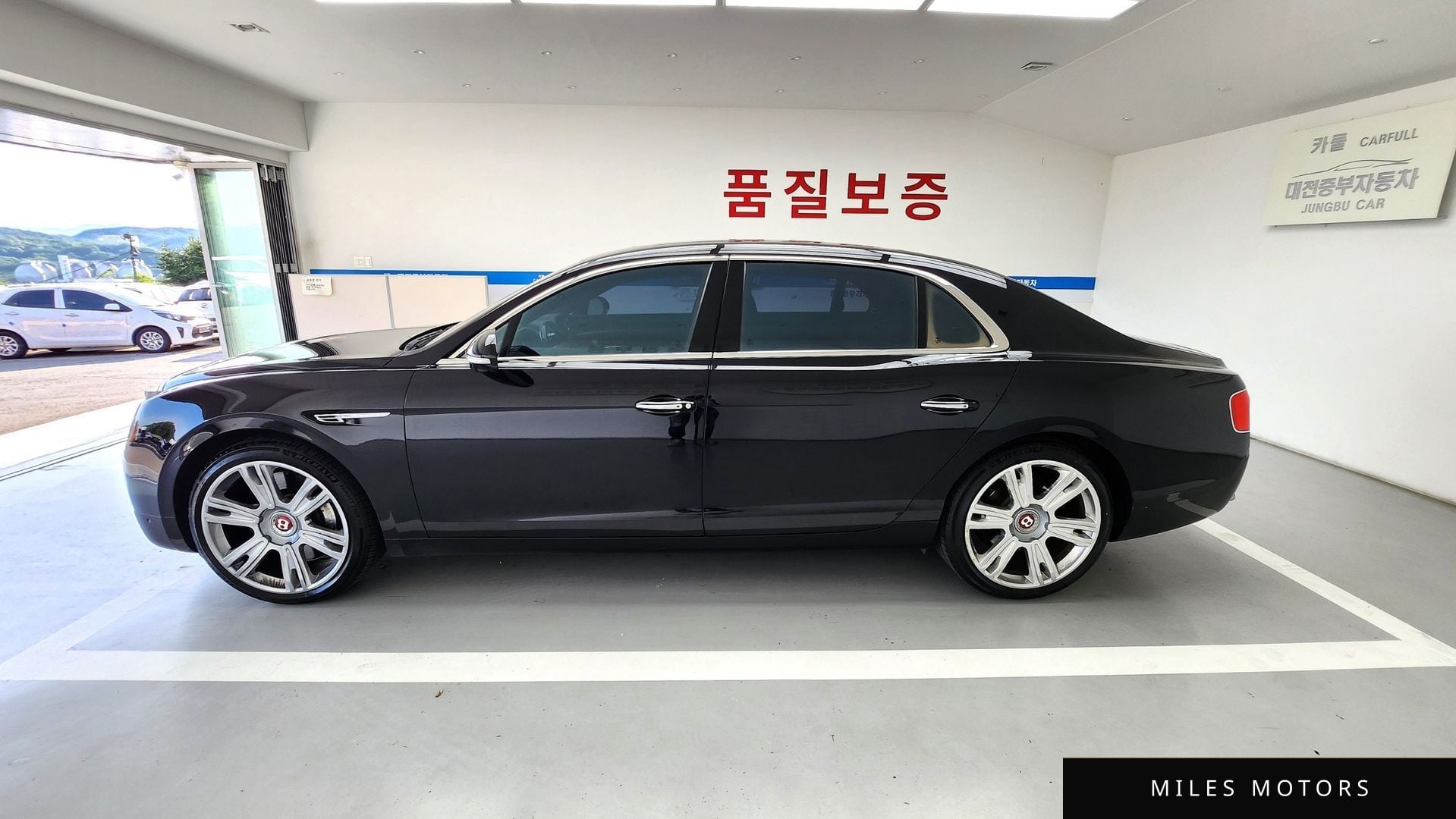 Bentley Flying Spur 2015 — миниатюра 4