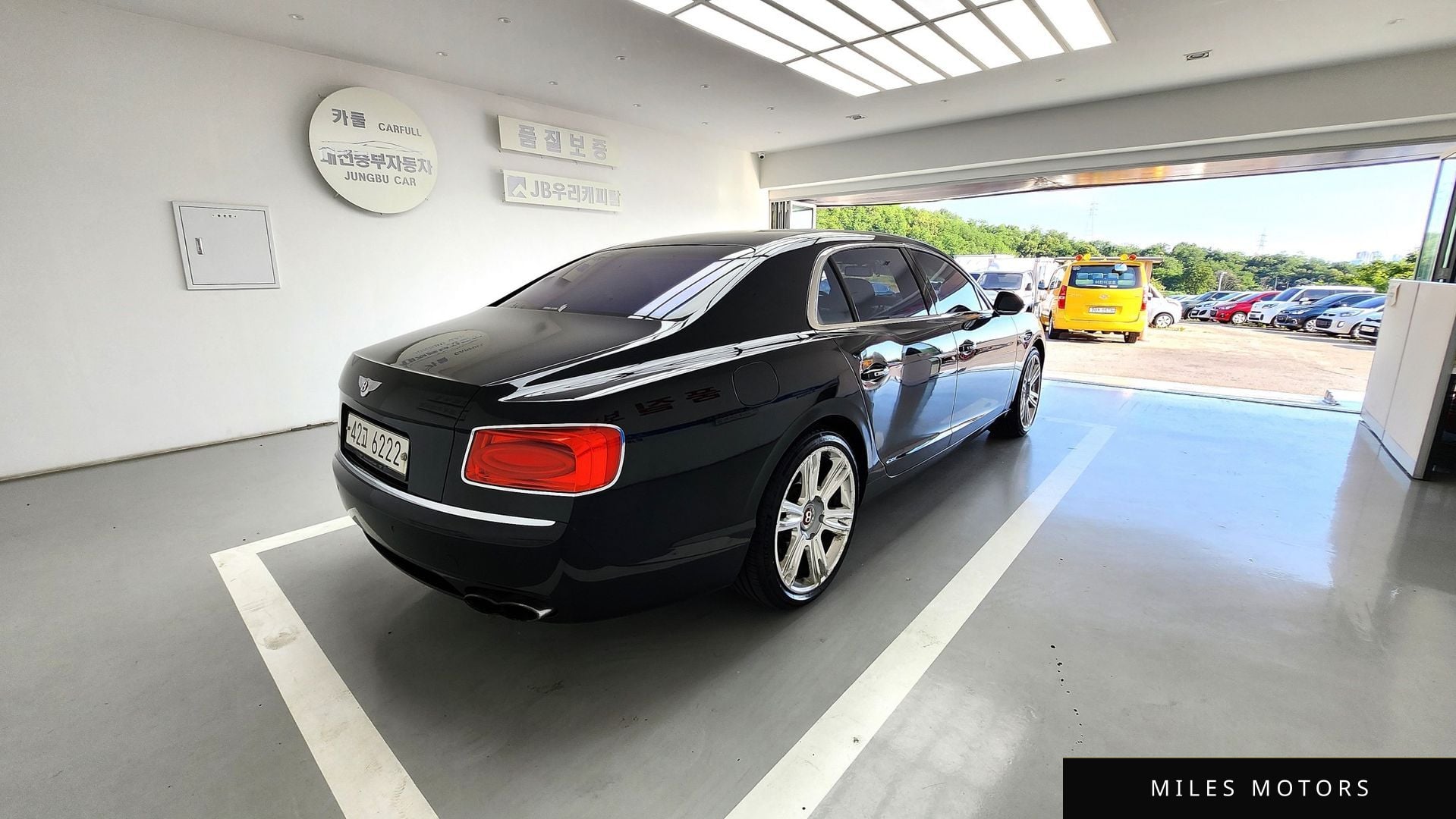 Bentley Flying Spur 2015 — миниатюра 7
