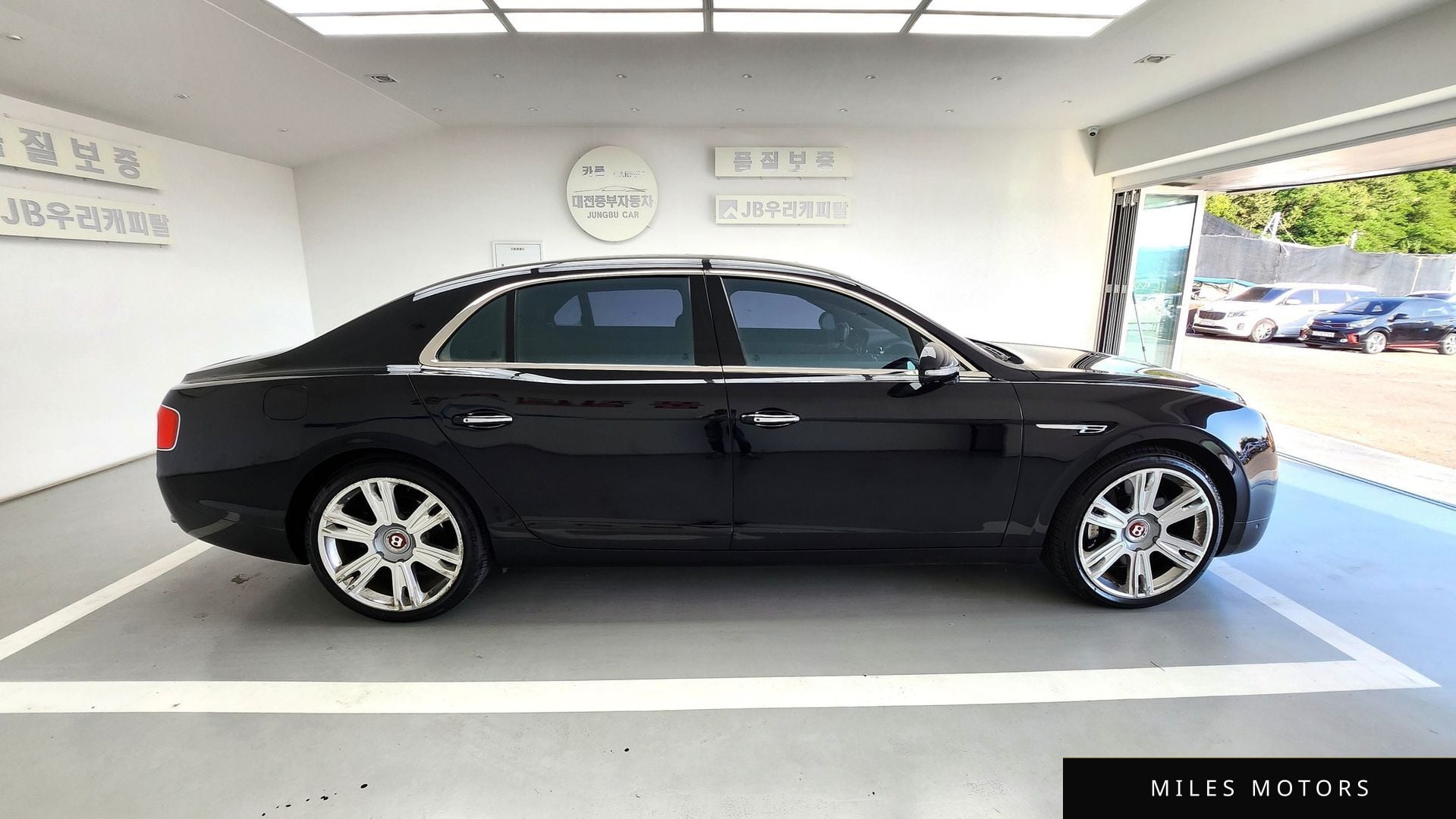 Bentley Flying Spur 2015 — миниатюра 8
