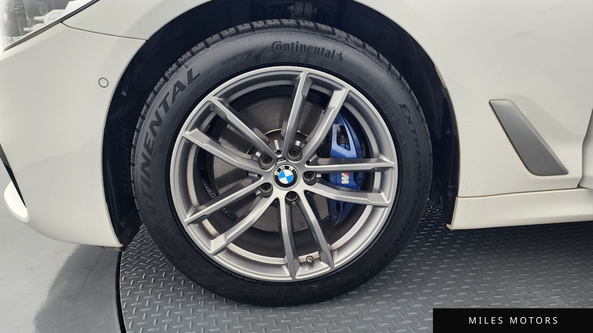 BMW 5 Series (G30) 2018 — миниатюра 5