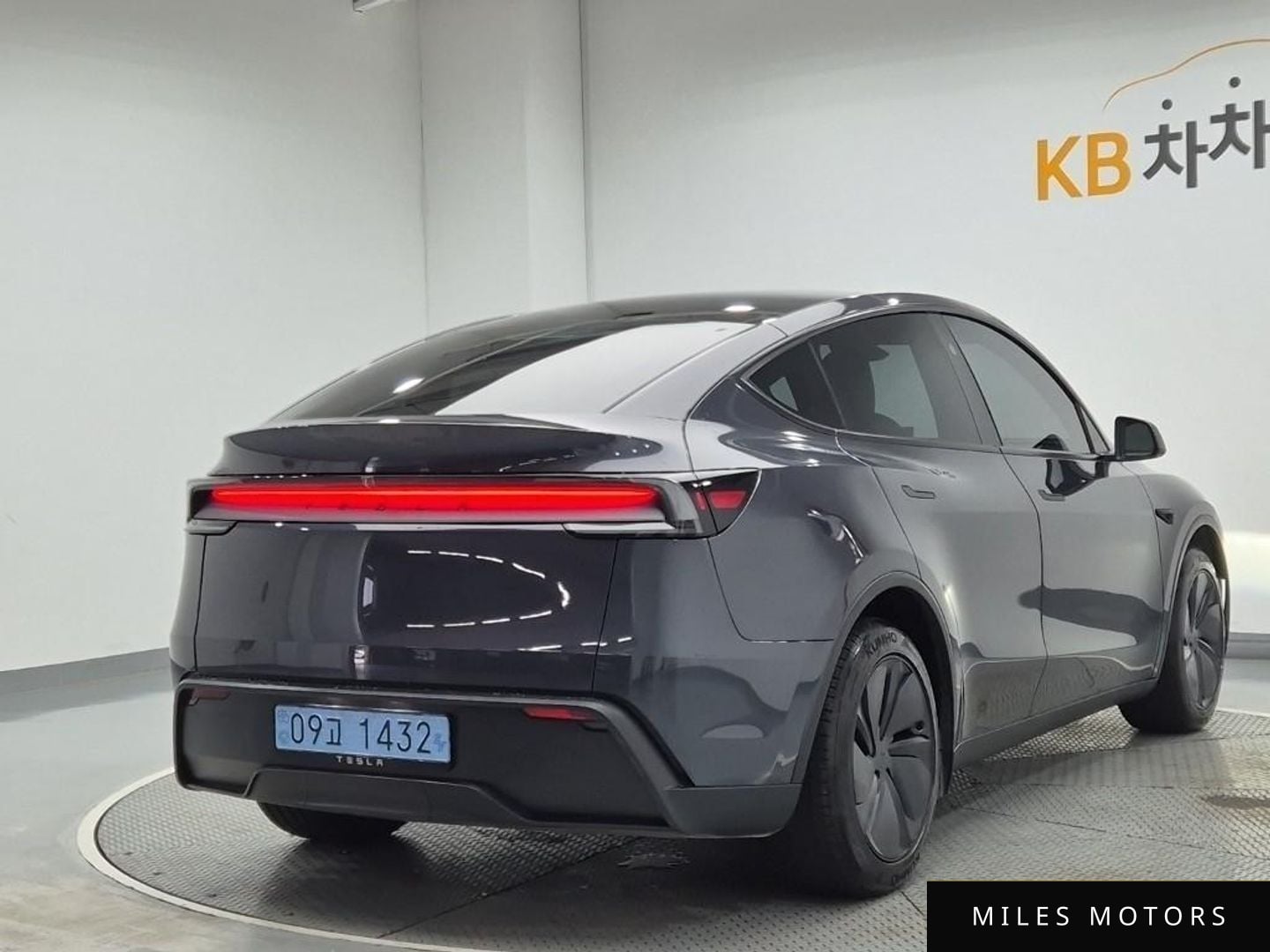 Tesla Model Y 2026 — миниатюра 3