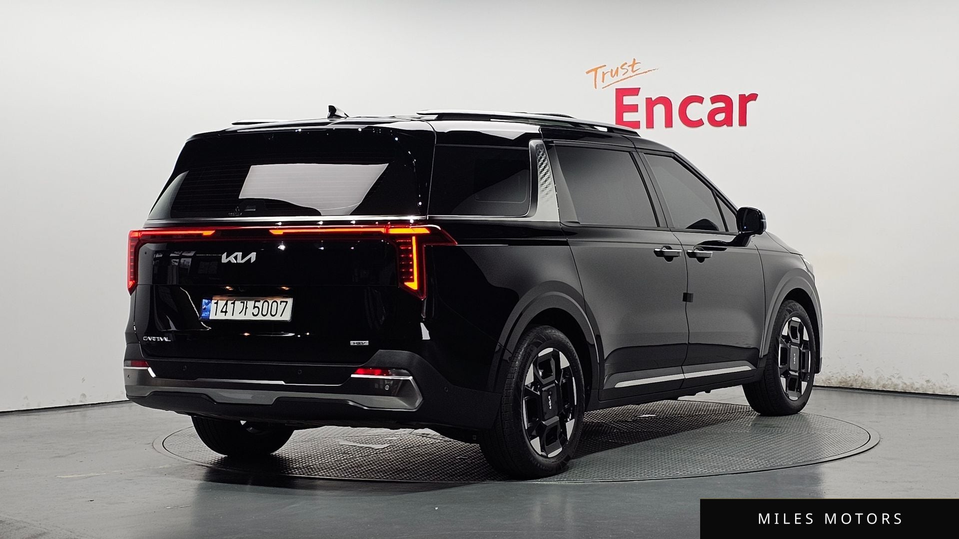 Kia Canival 2025 — фото 1 из 12