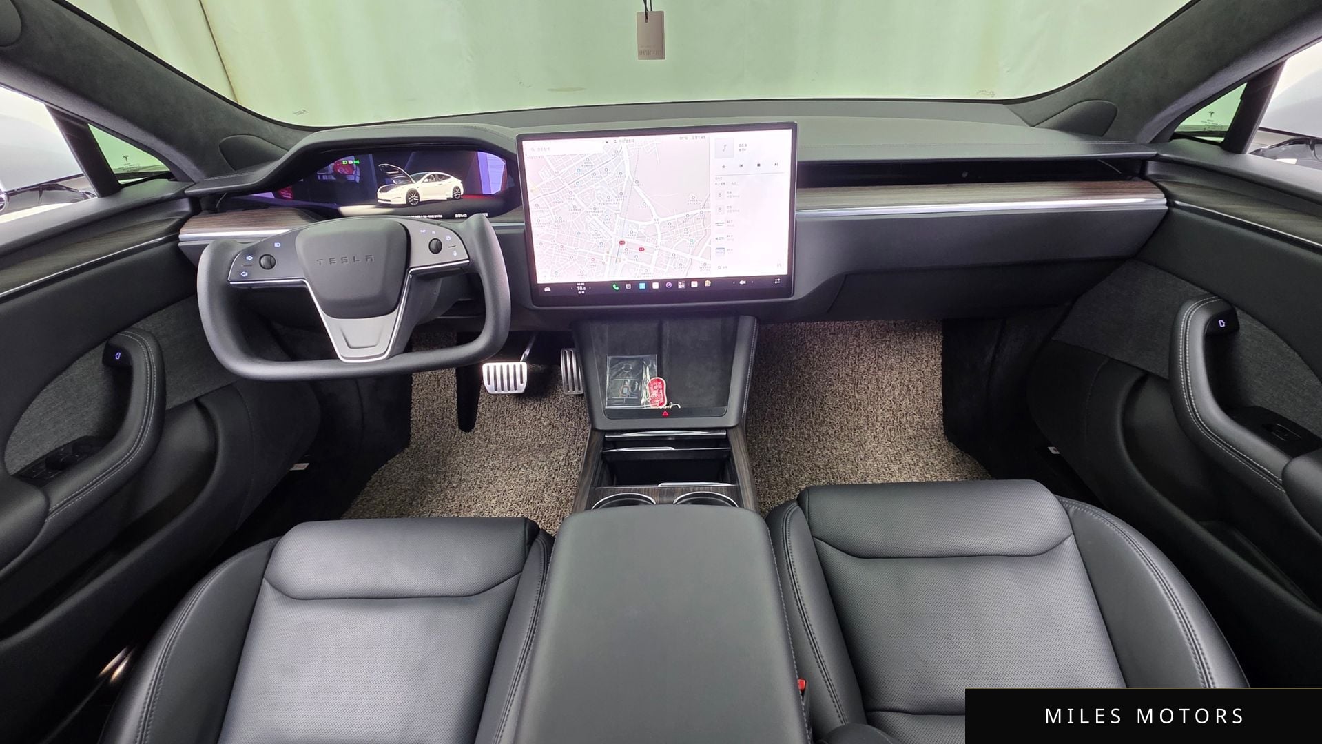 Tesla Model S 2023 — миниатюра 10