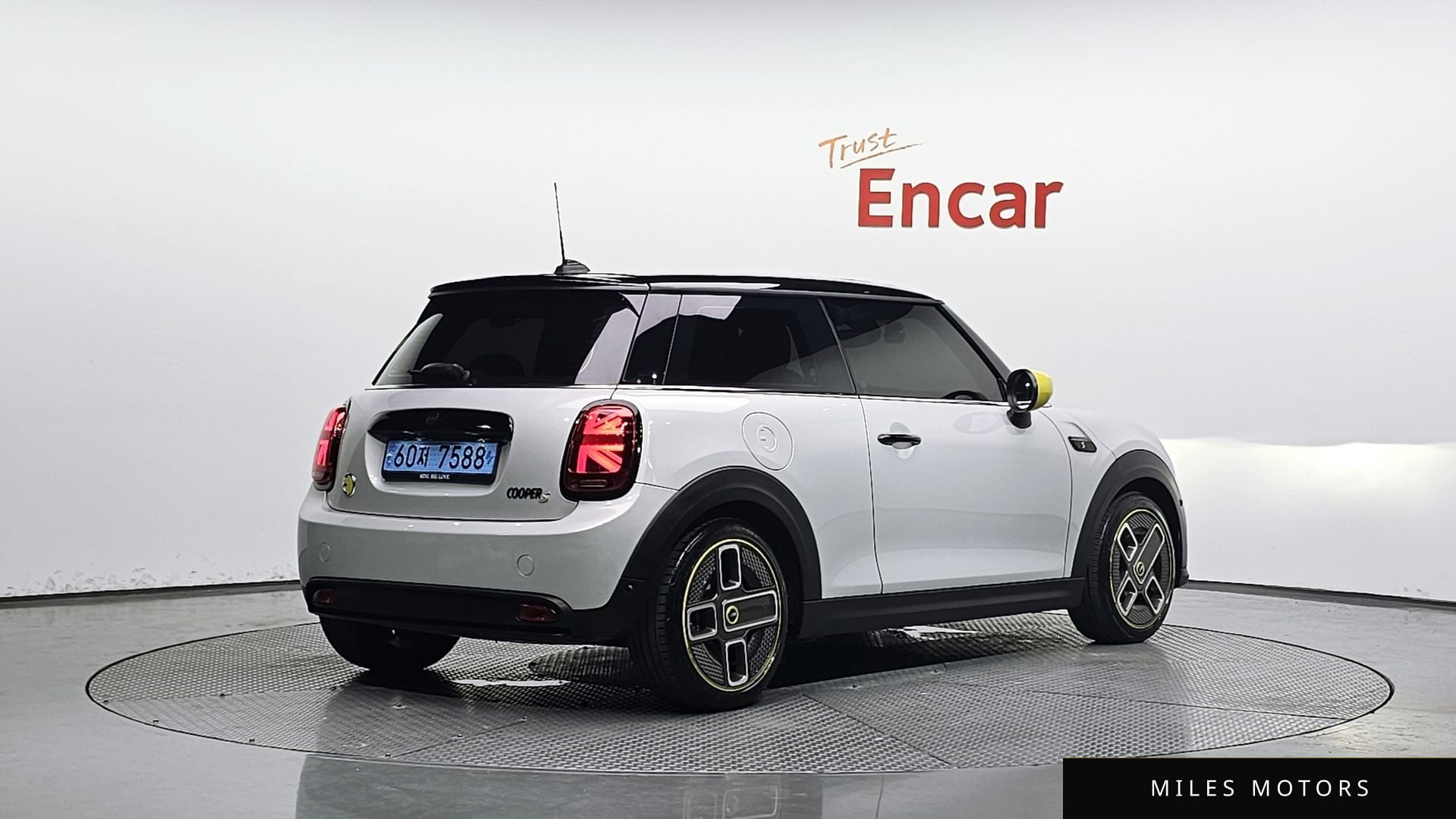 MINI Cooper 2022 — фото 1 из 12