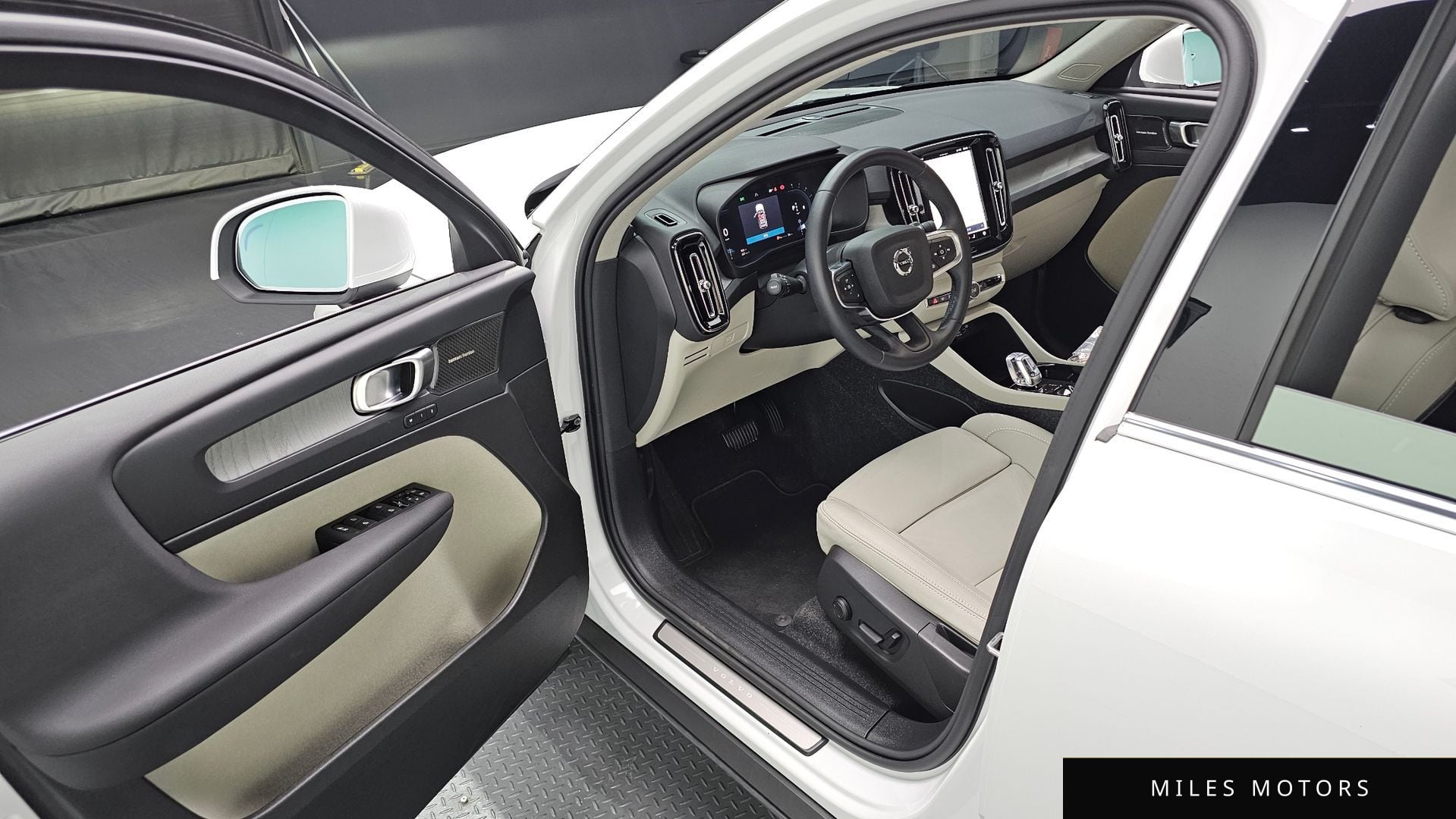 Volvo XC40 2025 — миниатюра 10