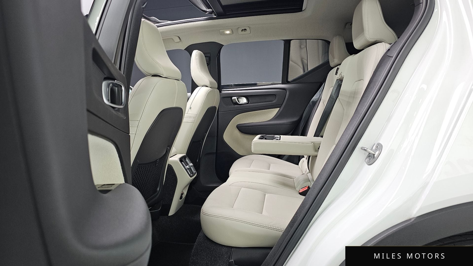 Volvo XC40 2025 — миниатюра 11