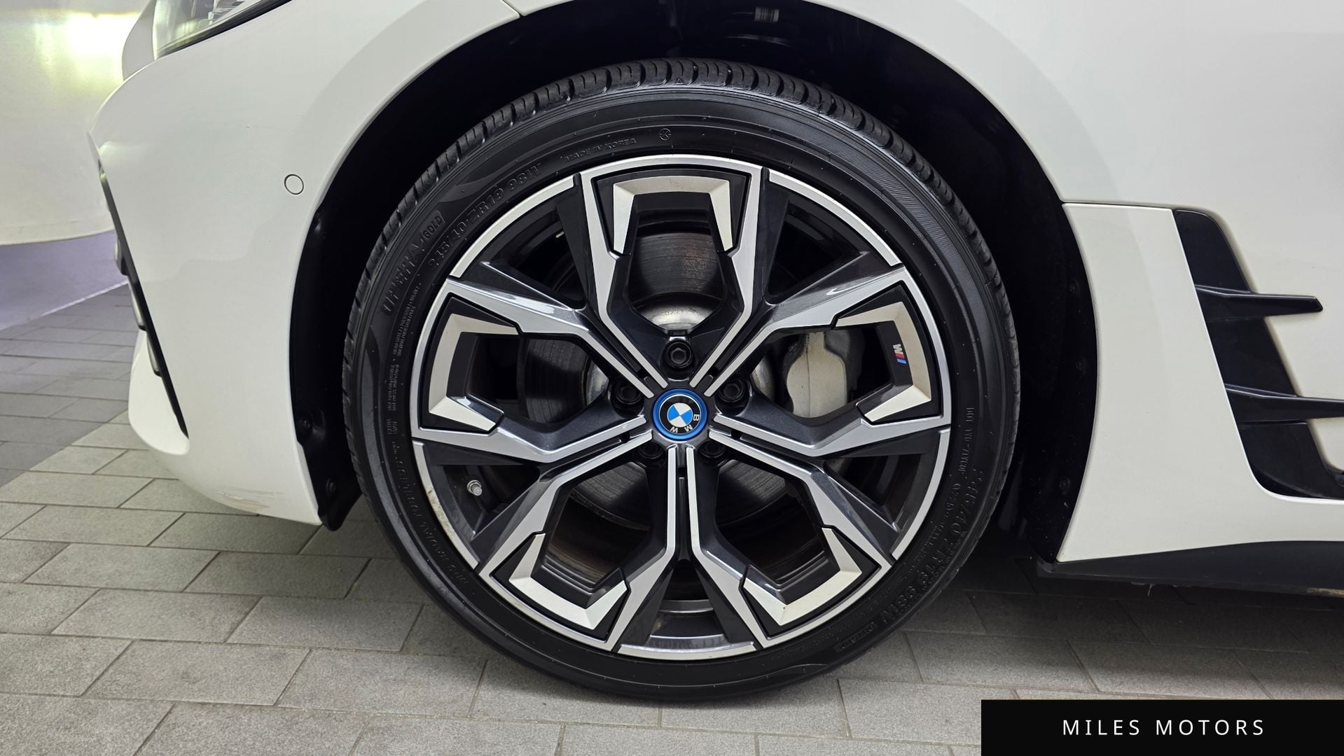BMW i4 2022 — миниатюра 5