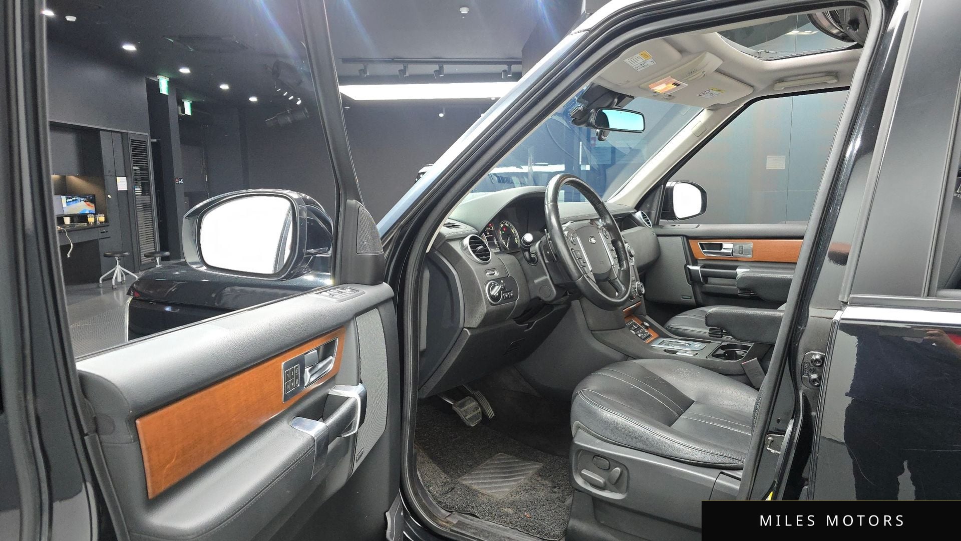 Land Rover Discovery 2015 — миниатюра 10
