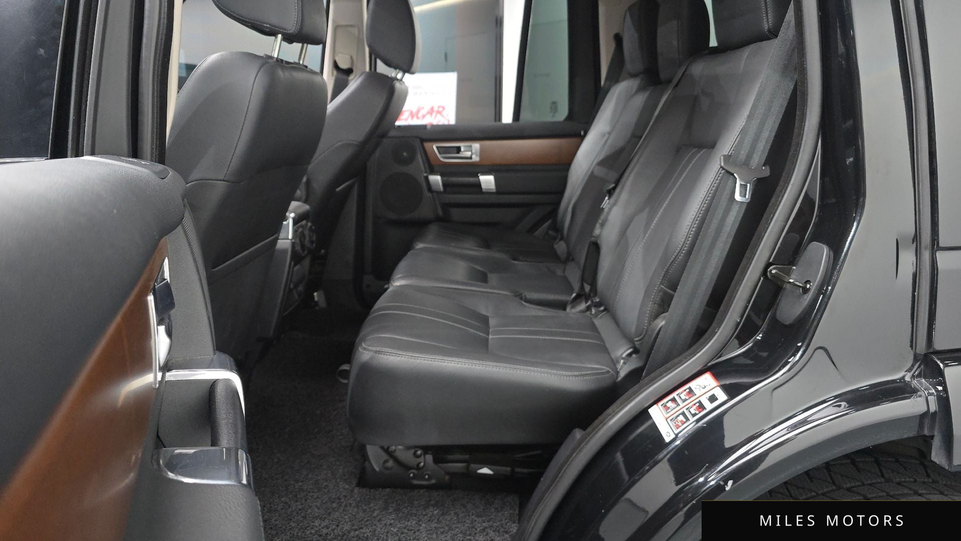 Land Rover Discovery 2015 — миниатюра 12