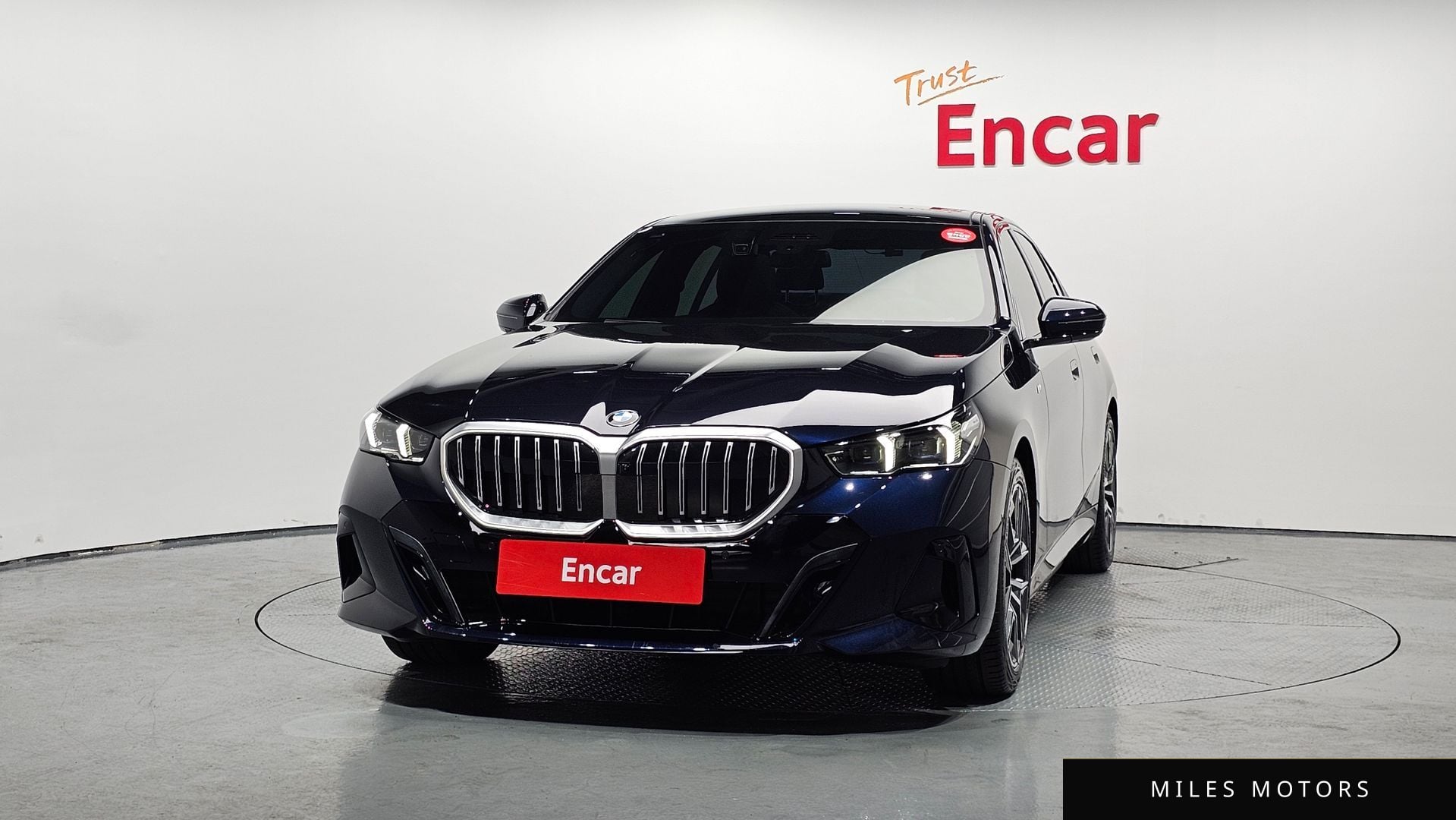 BMW 5 Series (G60) 2025 — миниатюра 3