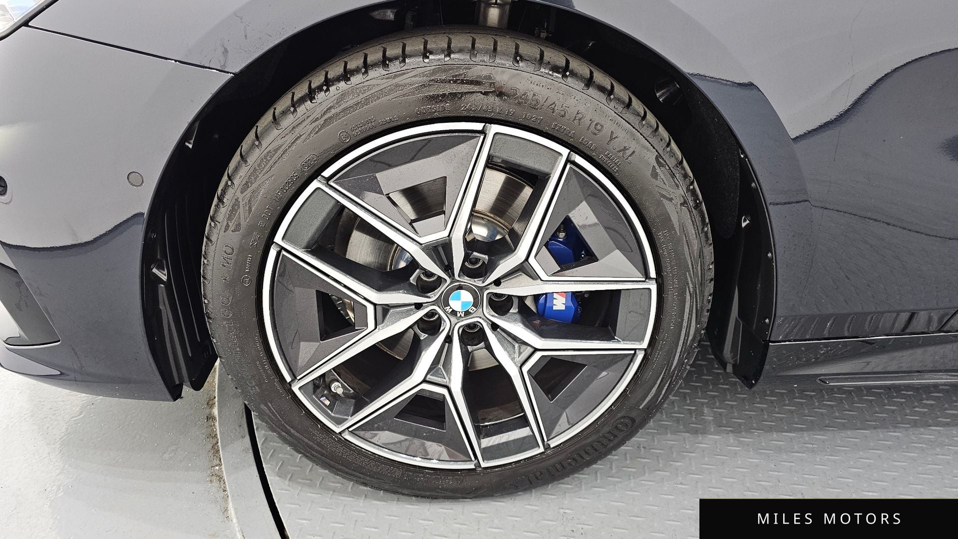 BMW 5 Series (G60) 2025 — миниатюра 5