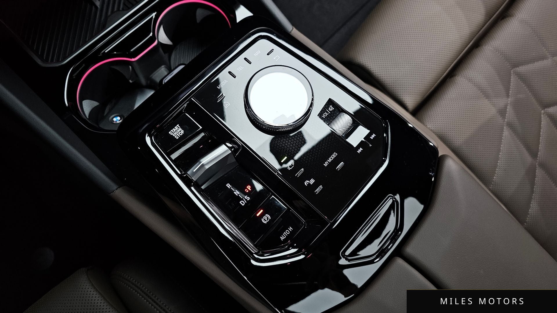 BMW 5 Series (G60) 2025 — миниатюра 9