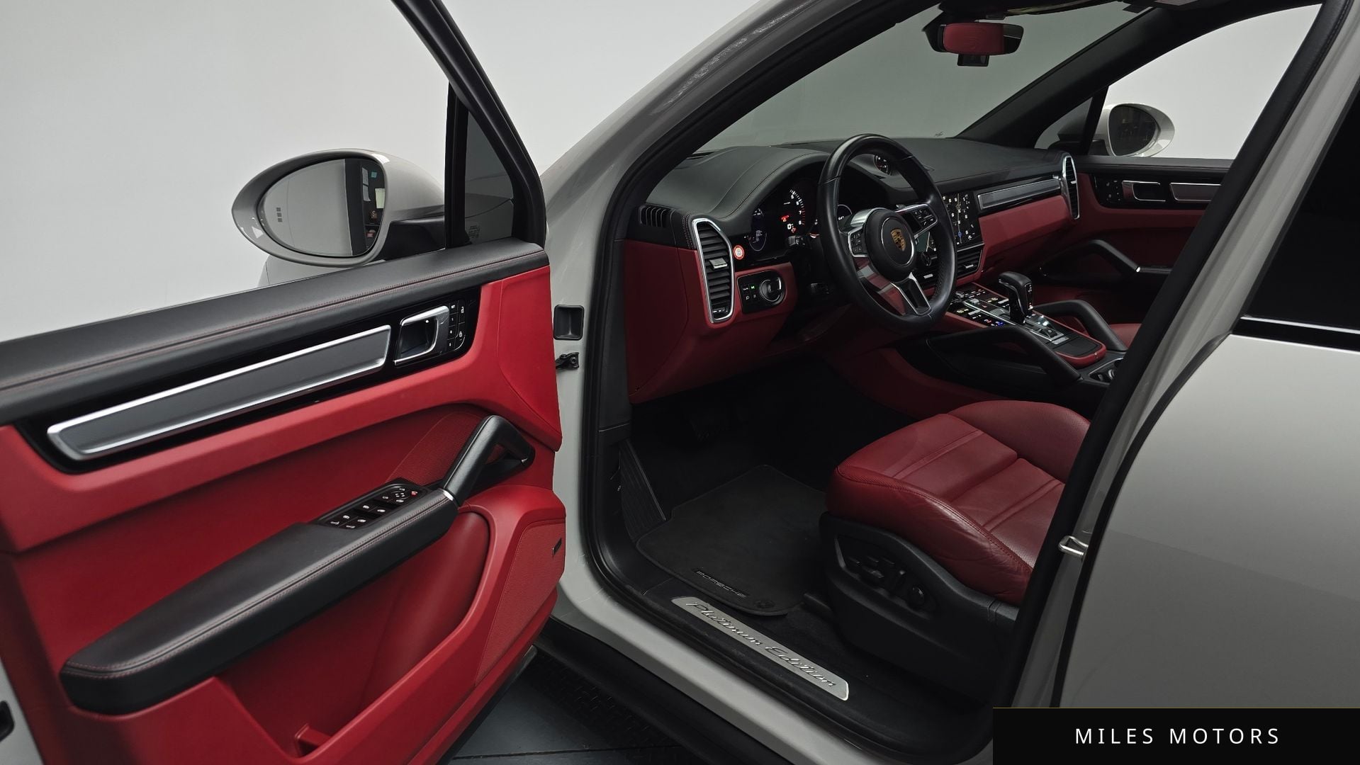 Porsche Cayenne 2023 — миниатюра 12