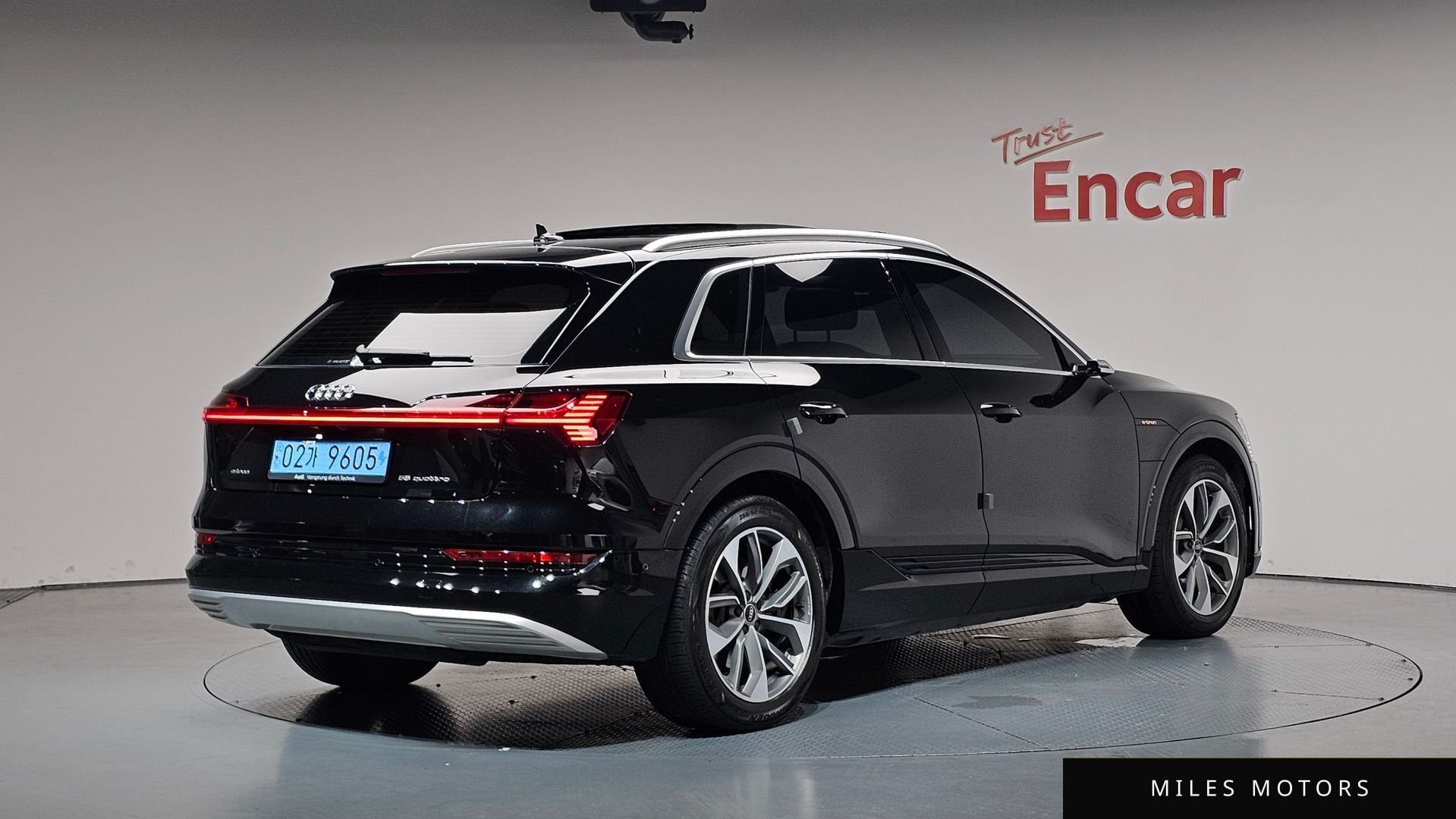 Audi e-tron 2021 — фото 1 из 12