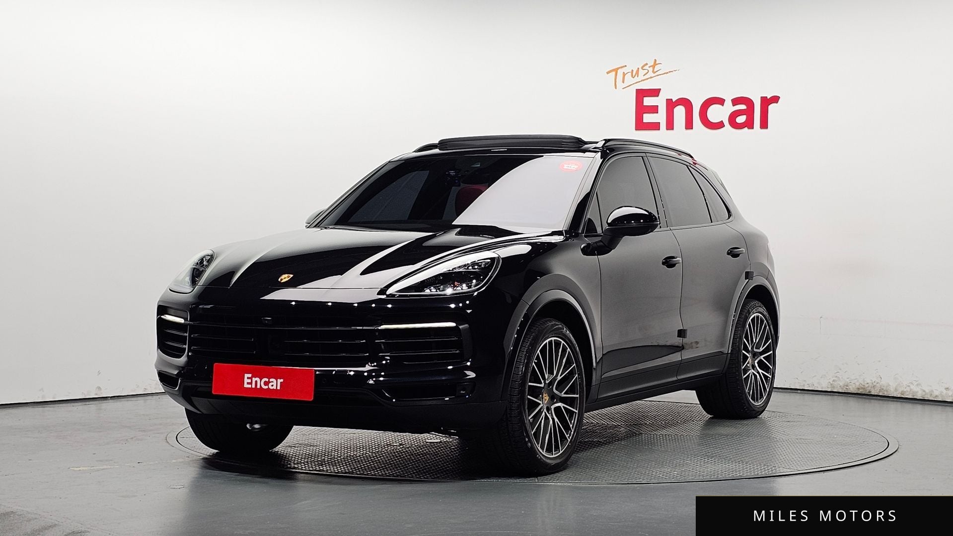 Porsche Cayenne 2020 — фото 1 из 12