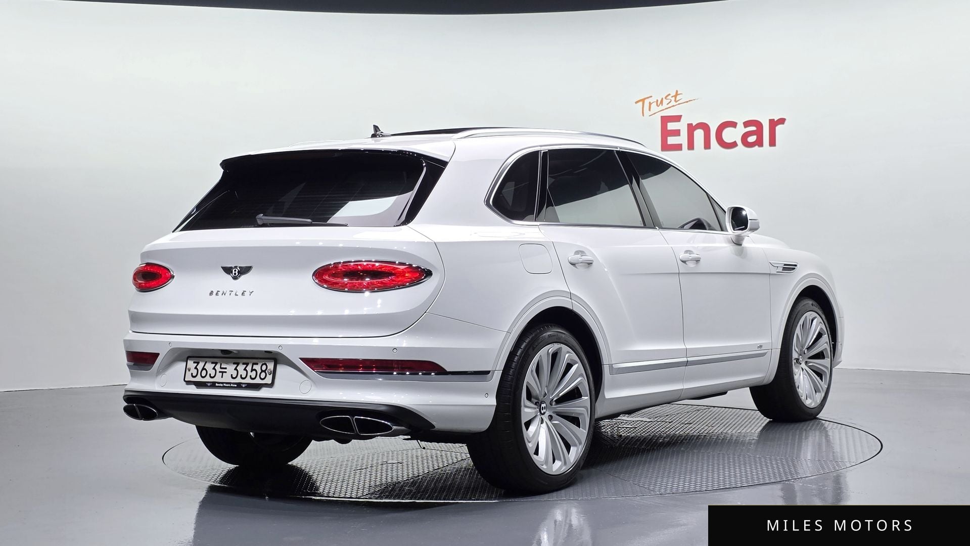 Bentley Bentayga 2022 — миниатюра 2