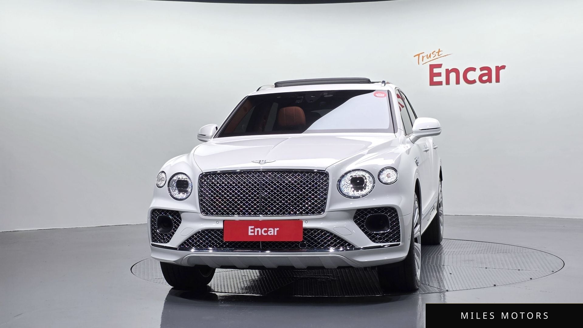 Bentley Bentayga 2022 — миниатюра 3