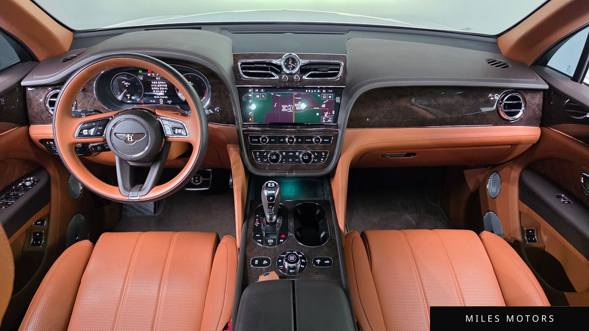 Bentley Bentayga 2022 — миниатюра 10